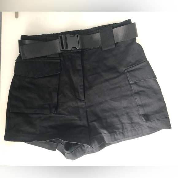 Aritzia TNA Cargo shorts 2 inch - Picture 1 of 4